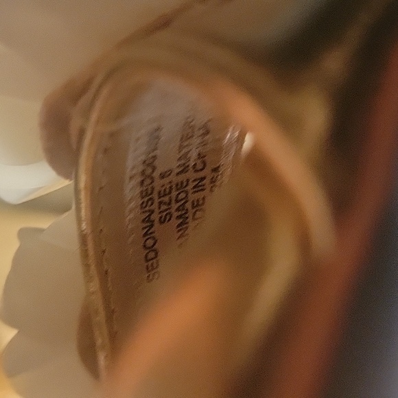 Besty Johnson Heels 👠 - Picture 7 of 7